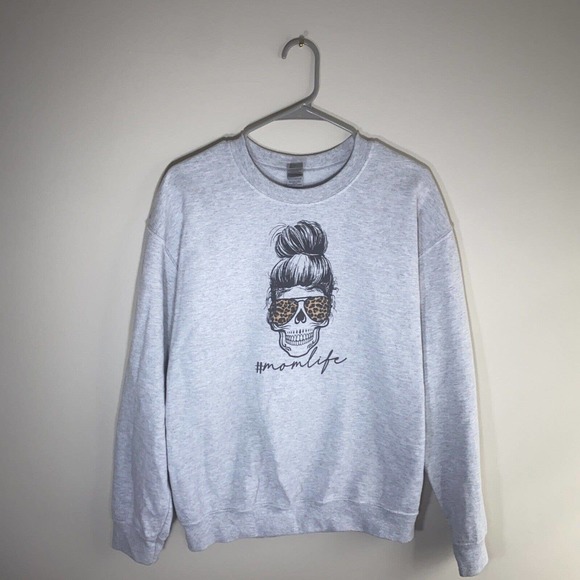 #MomLife Medium Gray Sweatshirt - Picture 1 of 6
